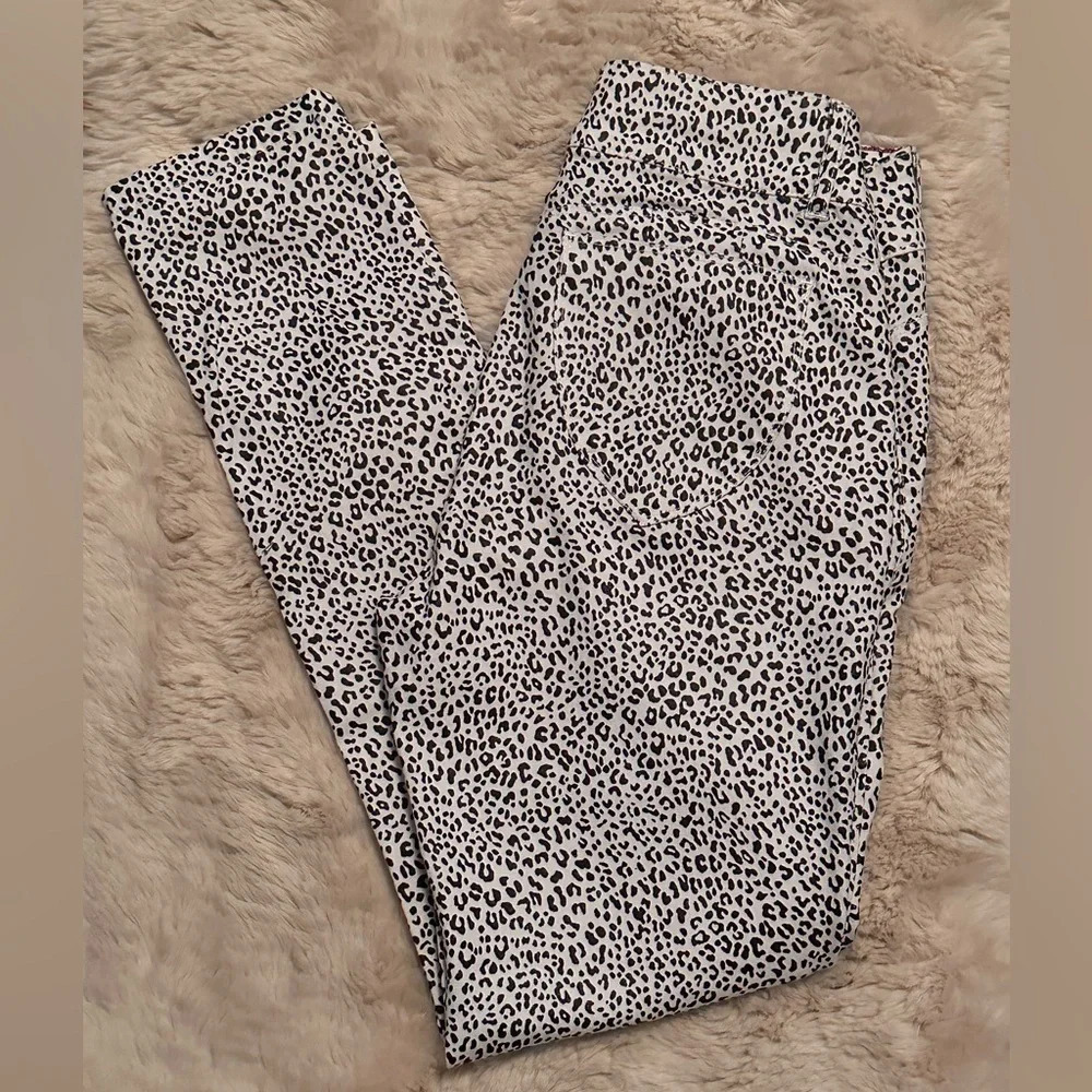 Sabrina Lauren cheetah print pants, size 8